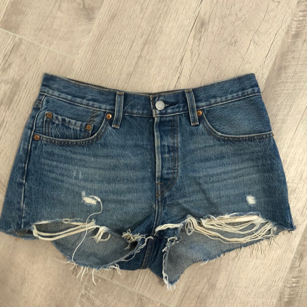 LEVI DENIM SHORTS